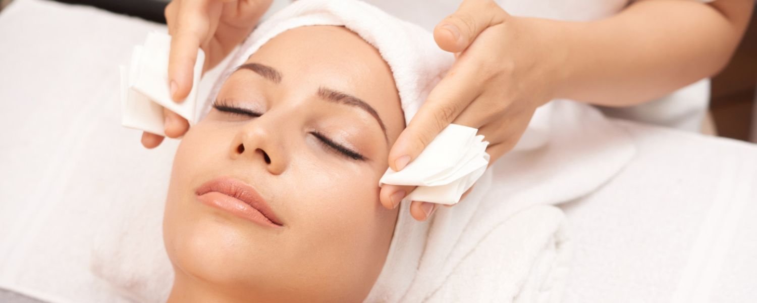 What is the difference between an aesthetician and a cosmetician